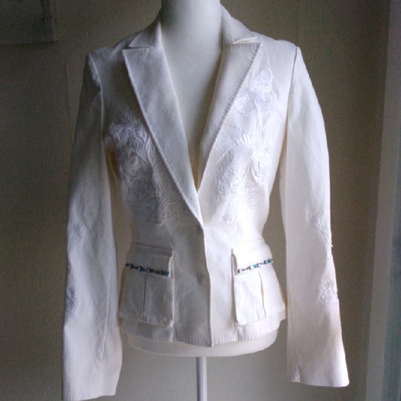 Class Roberto Cavalli Jackets & Blazers - Class Roberto Cavalli White Embroidered Women's Blazer Gorgeous!!!!